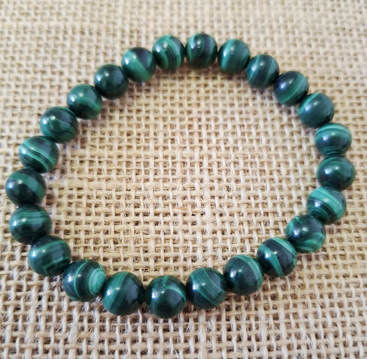 Bracelet en pierres naturelles malachite qualité AA à retrouver dans la boutique Le Lotus des Sables à La Chaume