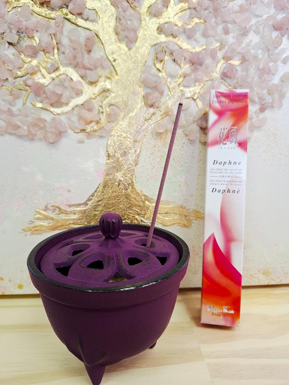Encens japonais KA Fuh parfum daphné à retrouver dans la boutique Le Lotus des Sables à La Chaume